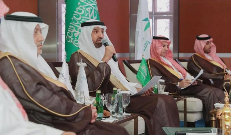 الوزير الراجحي يجتمع بقادة القطاع غير الربحي ورجال الأعمال في مدينة تبوك.