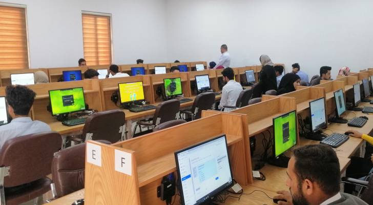 الوزير يكشف عن خطط لتحويل امتحان التوجيهي إلى صيغة إلكترونية وإنشاء بنك أسئلة في المركز الوطني لتطوير المناهج