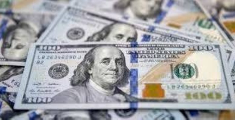 انخفاض قيمة الدولار الأمريكي مقابل أبرز العملات العالمية الرئيسية في الأسواق المالية.