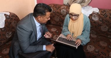 بتكليف من رئيس الوزراء: "الاتصالات" تمنح هاجر حسان لابتوب تكريماً لتفوقها الأكاديمي