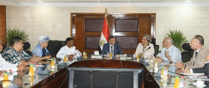 بحث وزير الزراعة مع «نقابة العاملين بالبنوك» بجنوب إفريقيا سبل التعاون المشتركة