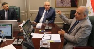 بحث وزير الكهرباء مع محافظ الوادى الجديد خطة التنمية وتأمين التغذية الكهربائية بالمحافظة