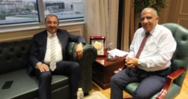 بحث وزيرا الكهرباء وقطاع الأعمال في الاعتماد على الطاقات المتجددة بالصناعات
