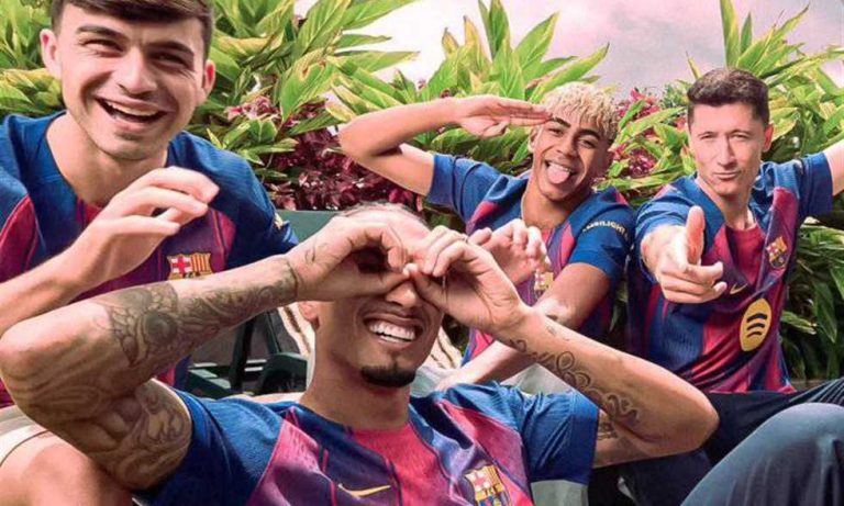 تقرير: برشلونة يصدر قميصا خاصا لـ الكلاسيكو بذكريات ثلاثية 2005
                
                كشفت صحيفة موندو ديبورتيفو عن قميص خاص يعده نادي برشلونة من أجل خوض مباراته أمام ريال مدريد.
                الثلاثاء، 29 يوليه 2025 - 18:26