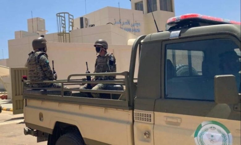تحبط الأفواج الأمنية بجازان تهريب 15 كيلوجرامًا من القات المخدر