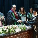 رئيس جامعة القاهرة يشهد تخريج الدفعة 97 من الطلاب الوافدين بكلية طب الأسنان