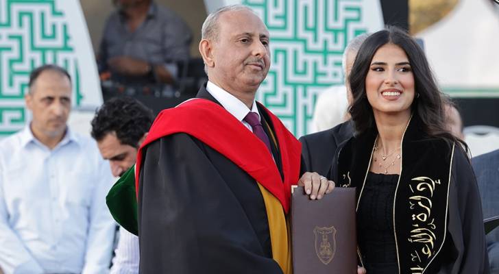 تخريج الفوج الستين في الجامعة الأردنية وكلية الأعمال تحتفل بـ 859 طالبًا وطالبة مع صور