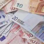تراجع قيمة اليورو مقابل ارتفاع مؤشر الدولار في الأسواق المالية العالمية.