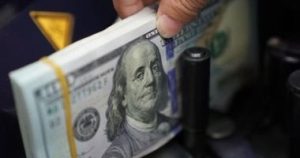 تراجع مفاجئ لسعر الدولار في مصر خلال تداولات المساء بالصرافات