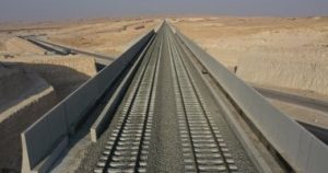 تركيب القضبان يكتمل في مشروع الخط الأول للقطار الكهربائي السريع