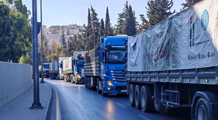 تسير قوافل مساعدات إنسانية إلى غزة تضم 136 شاحنة على مدار 3 أيام بحسب الشبلي لـ"رؤيا"