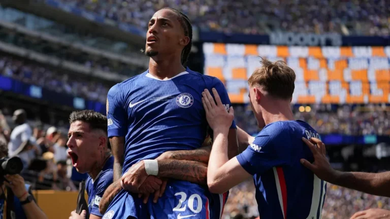 تشيلسي يفتح باب الرحيل أمام 7 لاعبين.. قرار مفاجئ