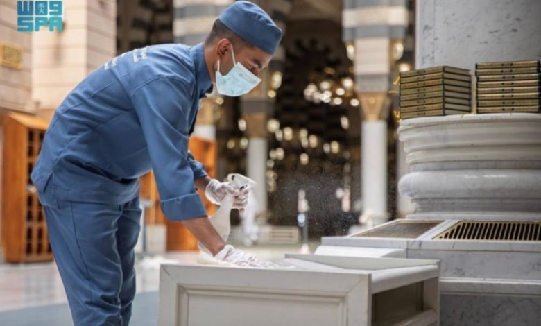 تطهير المسجد النبوي بـ2700 لتر من المعقمات لاستقبال المصلين الجمعة