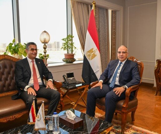 تطوير مصانع السكر يتصدر حديث وزيري الري والتموين