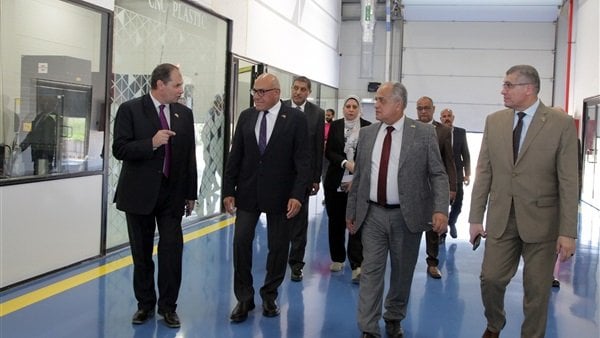 تفقد رئيس العربية للتصنيع التشغيل التجريبي لمصنع مستلزمات جراحة العظام