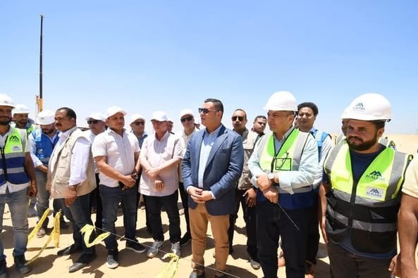 تفقد وزير الإسكان محاور الطرق ومحطة تنقية مياه الشرب الجديدة في مدينة السادات