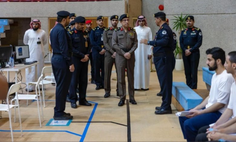 تفقد وكيل الداخلية للشؤون العسكرية لجان المتقدمين لدورة تأهيل الضباط الجامعيين