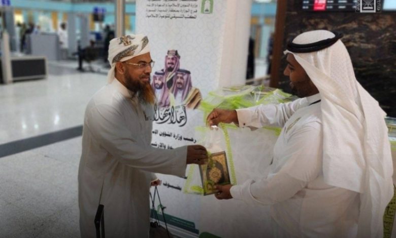 توزيع هدية خادم الحرمين الشريفين يختتم بتشريف الحجاج في مطار المدينة المنورة