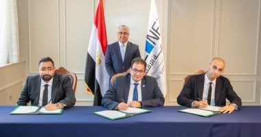توسعات مشروع إعادة تدوير البلاستيك: رئيس المنطقة الاقتصادية يشهد توقيع العقد