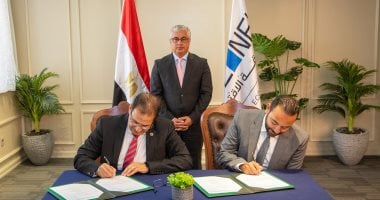 توقيع عقد مشروع "CWA" للمنسوجات بالسخنة تحت إشراف رئيس اقتصادية قناة السويس