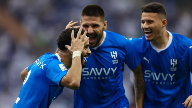 ثلاثي كبير بالدوري الإنجليزي يطلب ميتروفيتش من الهلال