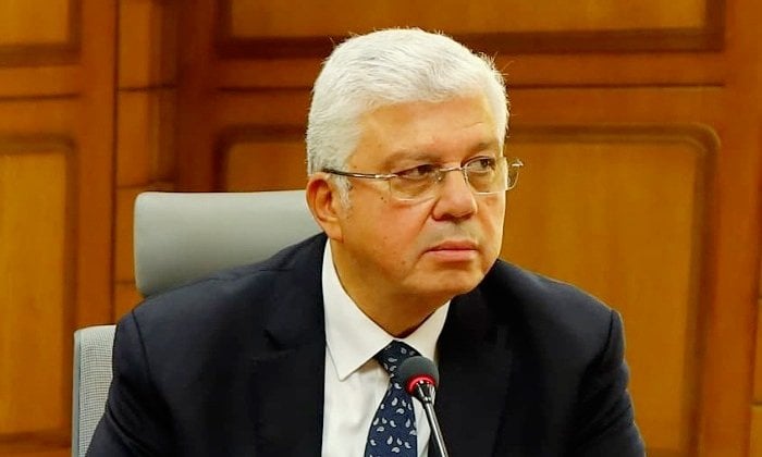 جهود مستمرة: وزير التعليم العالي يؤكد جاهزية معامل الجامعات والتنسيق تحت المتابعة الدائمة