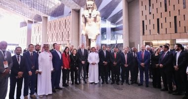جولة مثيرة لوزير البترول مع ضيوف منتدى مصر للتعدين بالمتحف المصري الكبير