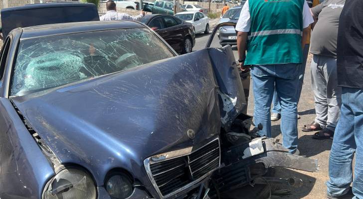 حادث تصادم يسفر عن إصابتين على طريق وادي الشجرة في السلط