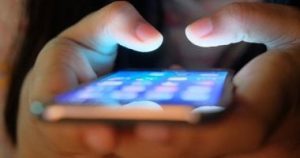 اوعى تشيله فى جيبك أو التلاجة.. نصائح هامة لحماية هاتف من ارتفاع درجة الحرارة