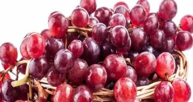 خبير يصف العنب بـ"الطعام الخارق" لاحتوائه على 1600 مركب يعزز صحة القلب والمخ