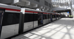 دمج موظفين من ذوي الهمم في محطات قطار LRT بالعاصمة لأول مرة