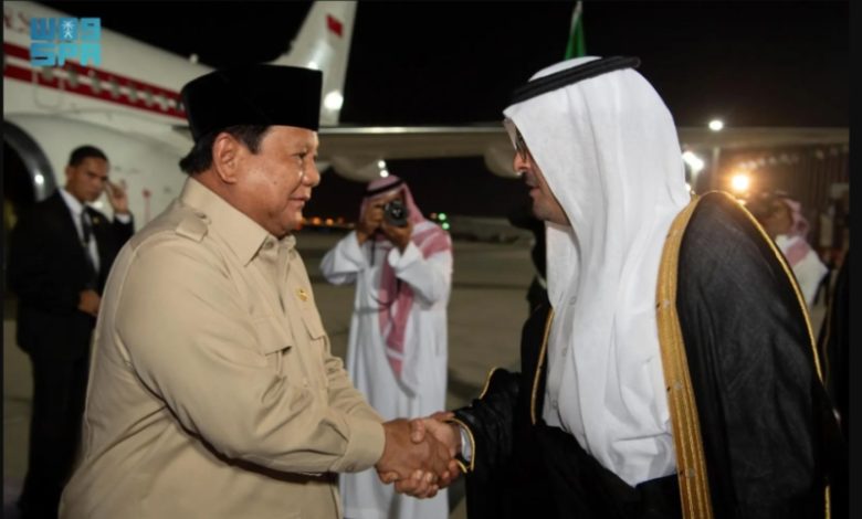 رئيس إندونيسيا يصل جدة لاستقبال الأمير سعود بن مشعل
