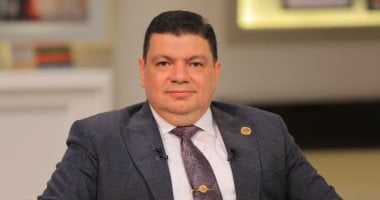 رئيس المحطات النووية السابق يحذر من دمج الكهرباء والبترول ويدعو لتجنب تجارب دولية فاشلة