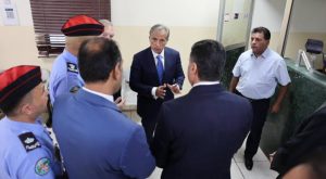 رئيس الوزراء يتفقد معبر حدود الدرة في العقبة ويشدد على تسريع الإنجاز