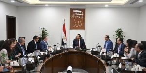 رئيس الوزراء يراقب جهود خفض الدين العام من الناتج المحلي