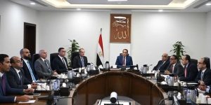 رئيس الوزراء يواصل متابعة تنفيذ توصيات اللجنة الاستشارية للتنمية العمرانية وتصدير العقار