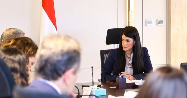 رانيا المشاط تتابع مفاوضات البنك الأوروبي لخفض انبعاثات الصناعة