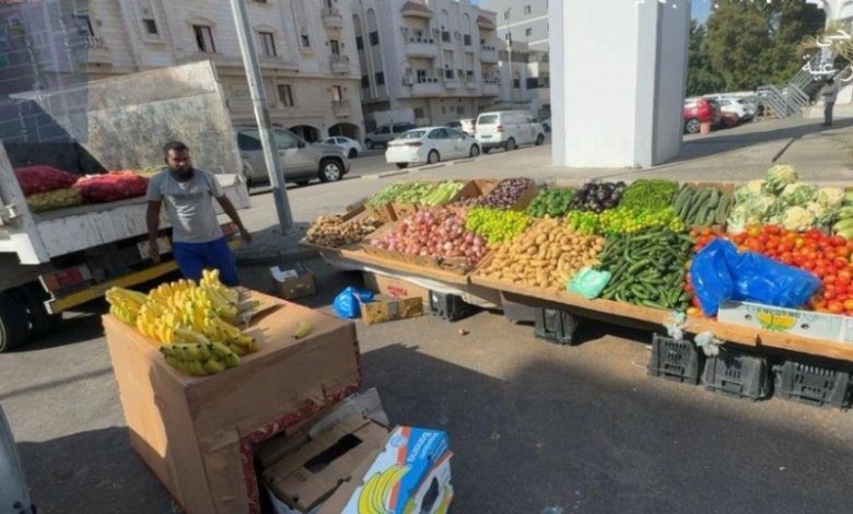 رصدت أمانة جدة بسطات عشوائية وصادرت 3 أطنان من الخضروات في العزيزية