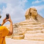 وزير السياحة والآثار يصدر قرارا وزاريا بزيادة أجر المرشد السياحى فى مصر