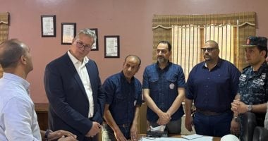 زيارة إنسانية من وزير البترول لأهالي مفقودي حادث البارج البحري "أدمارين 12"