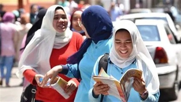 شكاوى الطلاب تثير الجدل.. آراء جديدة حول امتحانات الكيمياء والجغرافيا في الثانوية العامة اليوم