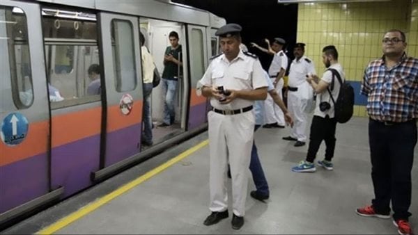 «ضبطت هيئة النقل شخصًا قام بتخريب ماكينات صرف تذاكر المترو في محطة البحوث»
