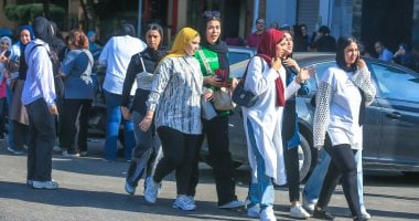 طلاب العلمى بالثانوية العامة يبدأون امتحان الكيمياء والجغرافيا للأدبى