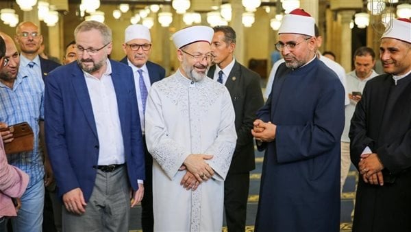 طلابنا في الأزهر: رئيس الشئون الدينية التركي يبرز شرف الدراسة تحت عيون العلماء