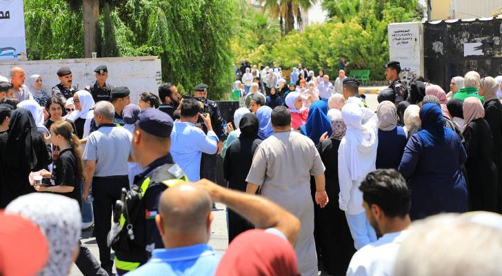 طلبة يتذمرون من صعوبة امتحان اللغة العربية في التوجيهي 2025