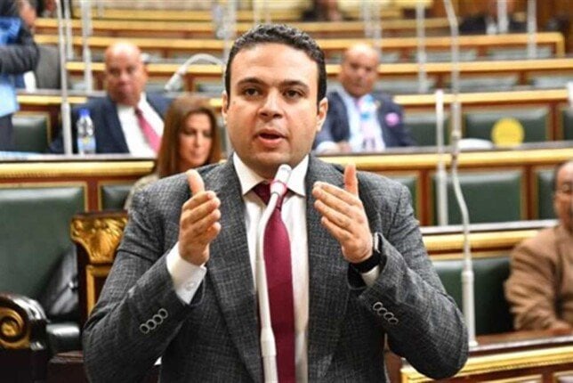 «عبارة تثير الجدل في البرلمان: الرقاصة تيجي هنا تتشهر»