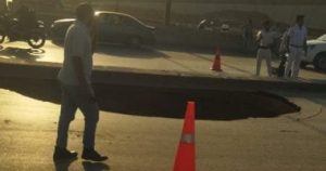 عودة حركة المرور على الأوتوستراد بعد انتهاء الإصلاحات  
افتتاح طريق الأوتوستراد بعد انتهاء أعمال الصيانة  
استئناف حركة المرور على الأوتوستراد بعد إنجاز الإصلاحات  
الأوتوستراد يعود للخدمة بعد انتهاء أعمال الترميم  
المرور على الأوتوستراد يعود إلى طبيعته بعد الإصلاحات