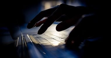قانون بريطاني جديد يحظر دفعات الفدية من المنظمات الممولة من القطاع العام