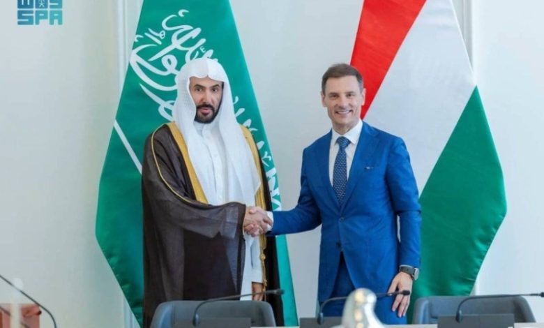 لقاء وزير العدل مع نظيره المجري يثير اهتمام المتابعين