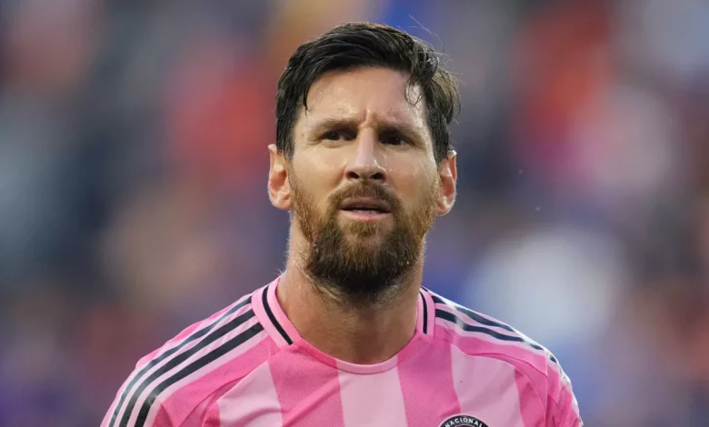مالك إنتر ميامي يدافع عن موقف ميسي ضد قرار رابطة الدوري الأمريكي